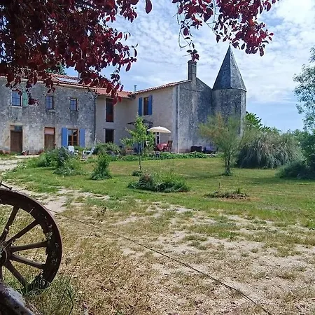 Ancient Priory With Pool, Jacuzzi And Lakes Holiday home Aulnay (Charente-Maritime)